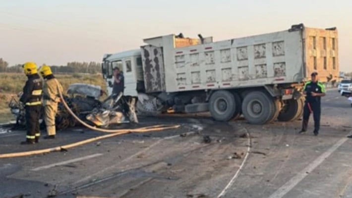 Два человека погибли в ДТП с грузовиком в Джизакской области