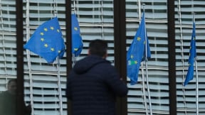 ЕС продлил санкции против России лишь на неделю из-за спора об Усманове
