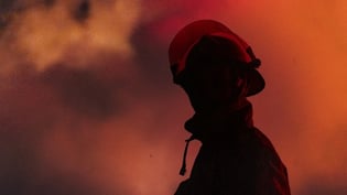 Спасатель погиб при тушении пожара в Ташкенте