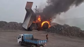 В карьере АГМК загорелся 130-тонный БелАЗ