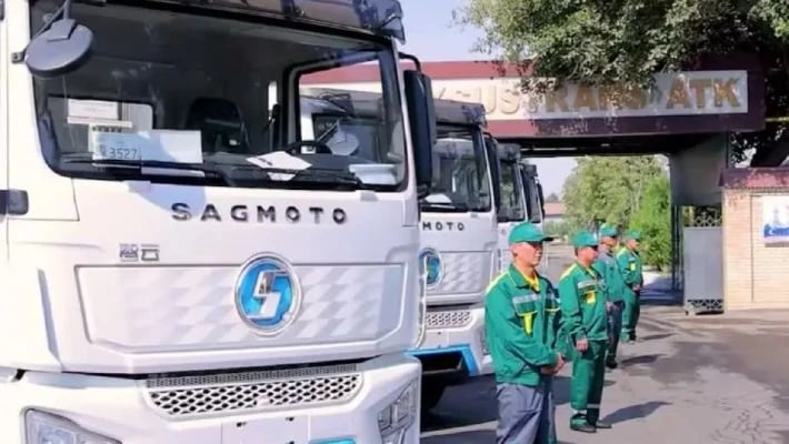 В Ташкент доставили 15 электрических мусоровозов