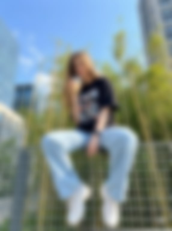 Structured JSON prompt for a stylish streetwear portrait of a young woman - Blurred AI generated image using Nano Banana Pro prompt