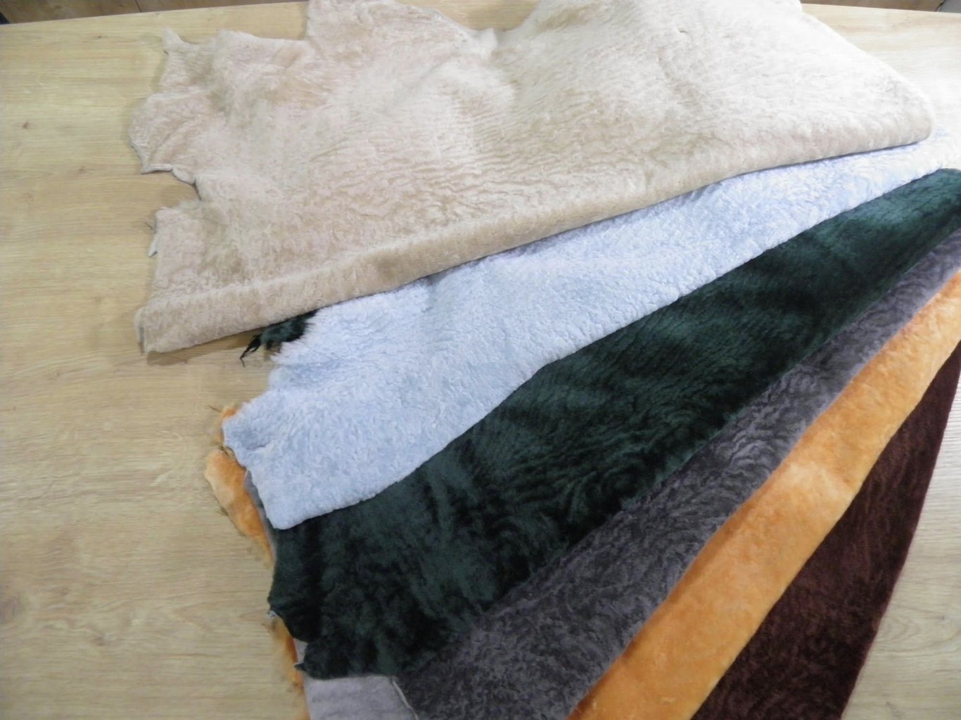 Edles Gekräuseltes Ovinleder Für Modische Kleidung - Qualitatives Lederprodukt Hergestellt Von Seli̇na Kürk Deri̇ San. Ve Ti̇c. Ltd. Şti̇.. Kontakt Für B2B-Bestellungen.