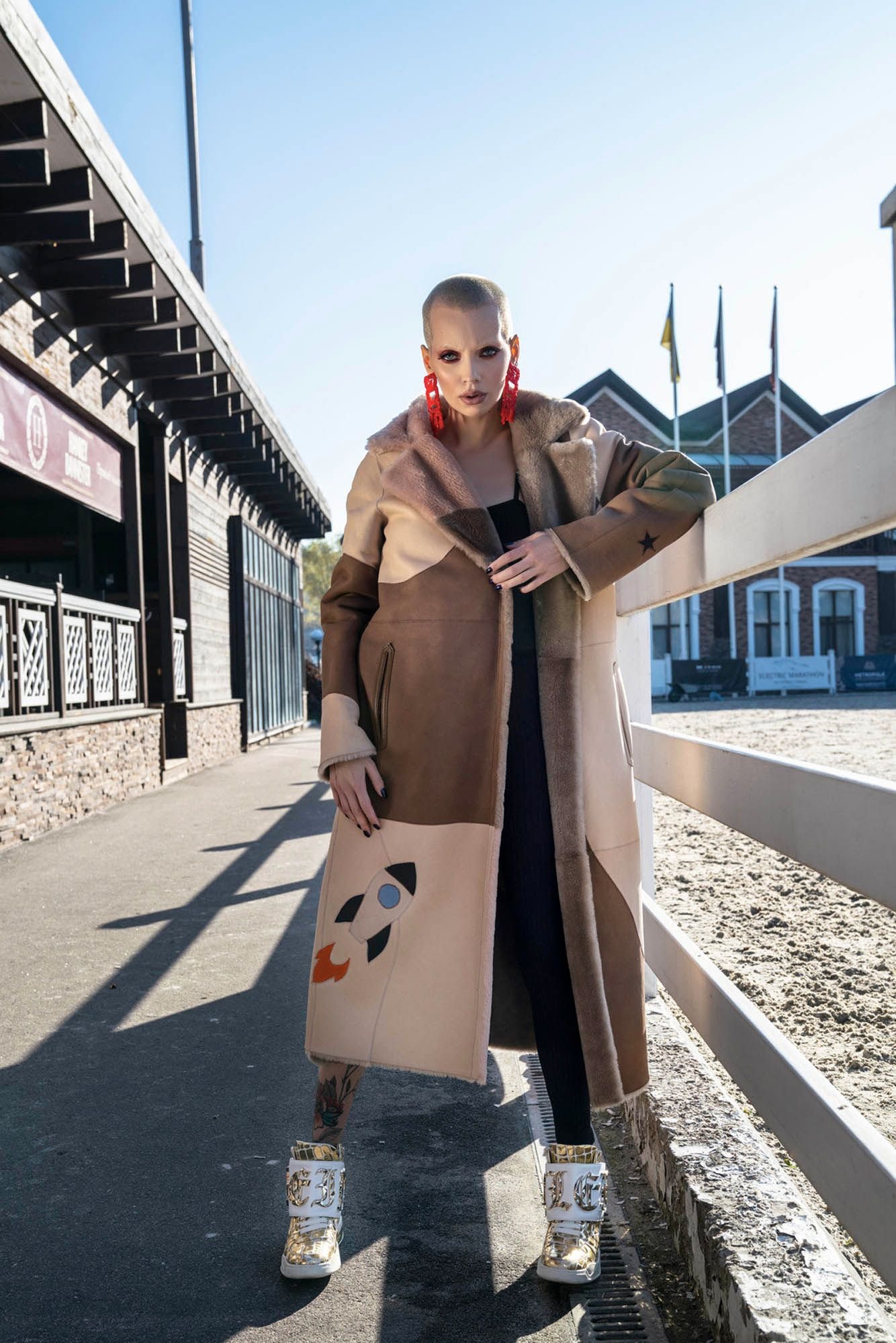 Trendsetzendes Patchwork Design Damen Shearling Mantel - Qualitatives Lederprodukt Hergestellt Von Vlasta Kopylova Kurk Deri San. Ve Tic. A.s.. Kontakt Für B2B-Bestellungen.