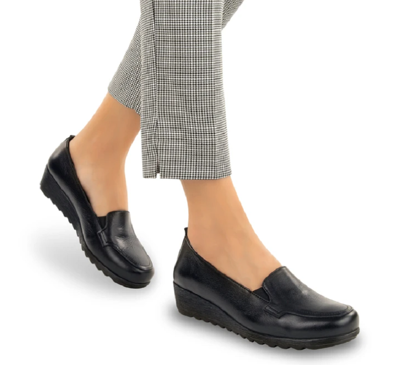 Elegant Women Leather Wedge Loafer Design