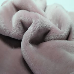 Elegant Blush Pink Ovine Fur Leather - Quality Leather Product Manufactured By Toprak Kürk Deri̇ Teksti̇l İmalat San. Ve Ti̇c. Ltd. Şti̇. Contact For B2B Orders.