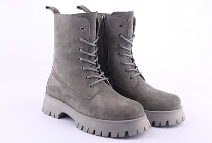 Women Trendy Chunky Sole Leather Combat Boot - Quality Leather Product Manufactured By Kardeşler Kundura Deri Mam. İmal. Paz. İth. İhr. San. Ve Tic. Ltd. Şti.. Contact For B2B Orders.