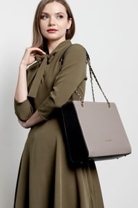 Elegant Embossed Vegan Leather Shoulder Bag - Quality Leather Product Manufactured By Eda Trend Moda Anoni̇m Şi̇rketi̇. Contact For B2B Orders.
