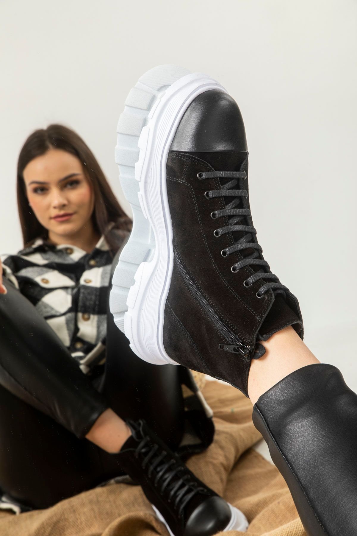 Modern Black Suede Leather Boot Chunky Sole - Quality Leather Product Manufactured By Sultani̇ Ayakkabi Sanayi̇ Ve Ti̇caret Anoni̇m Şi̇rketi̇. Contact For B2B Orders.