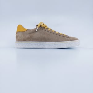 Modern Suede Leather Mustard Accent Sneaker - Quality Leather Product Manufactured By Sayi̇ner Ayakkabi Deri̇ Teksti̇l Çanta İş Maki̇nalari Turi̇zm Pazarlama Sanayi̇ İthalat İhracat Ti̇caret Li̇mi̇ted Şi̇rketi̇. Contact For B2B Orders.