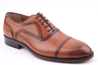 Klassische Cognac Leder Oxford Brogue Schuhe - Qualitatives Lederprodukt Hergestellt Von Polat Ayakkabi Saraci̇ye Ürünleri̇ San. Ve Ti̇c. Ltd. Şti̇.. Kontakt Für B2B-Bestellungen.