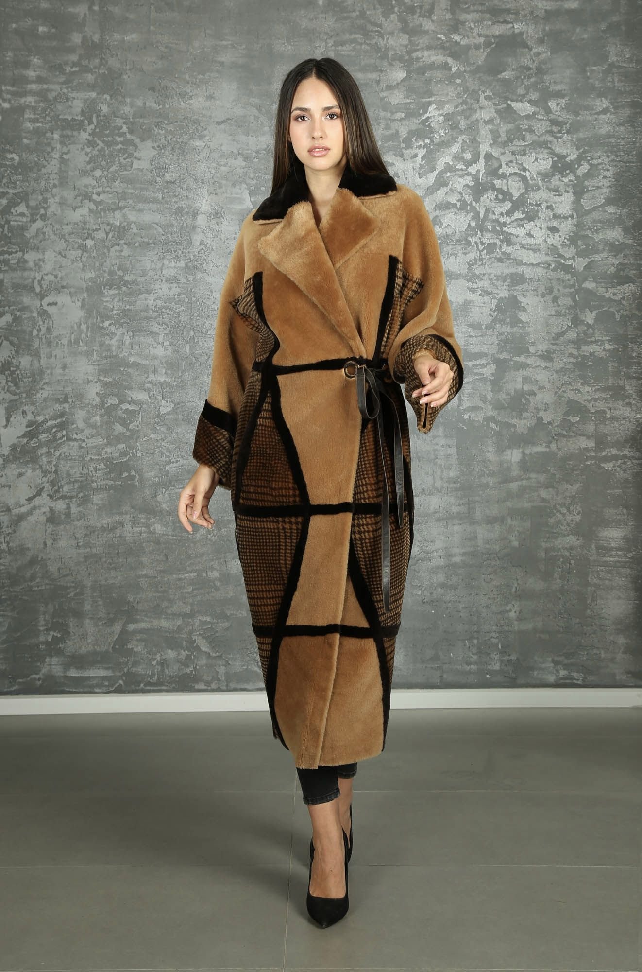 Women's Luxurious Geometric Panel Shearling Coat - Quality Leather Product Manufactured By Rubi̇s Deri̇ci̇li̇k San. Ve Ti̇c. Ltd. Şti̇.. Contact For B2B Orders.