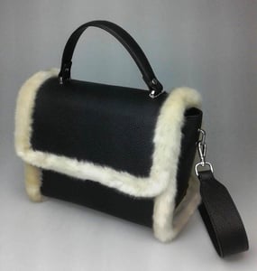 Elegant Black Leather Fur Trim Shoulder Bag - Quality Leather Product Manufactured By Süren Deri̇ Ürünleri̇ San. Ve Ti̇c. Ltd. Şti̇. Contact For B2B Orders.