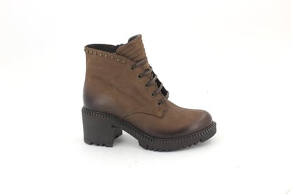 Damen Leder Nieten Akzent Schnürstiefel Robust - Qualitatives Lederprodukt Hergestellt Von Venüs Ayakkabicilik Ve Deri̇ Ürünleri̇ San. Ve Ti̇c. Ltd. Şti̇.. Kontakt Für B2B-Bestellungen.