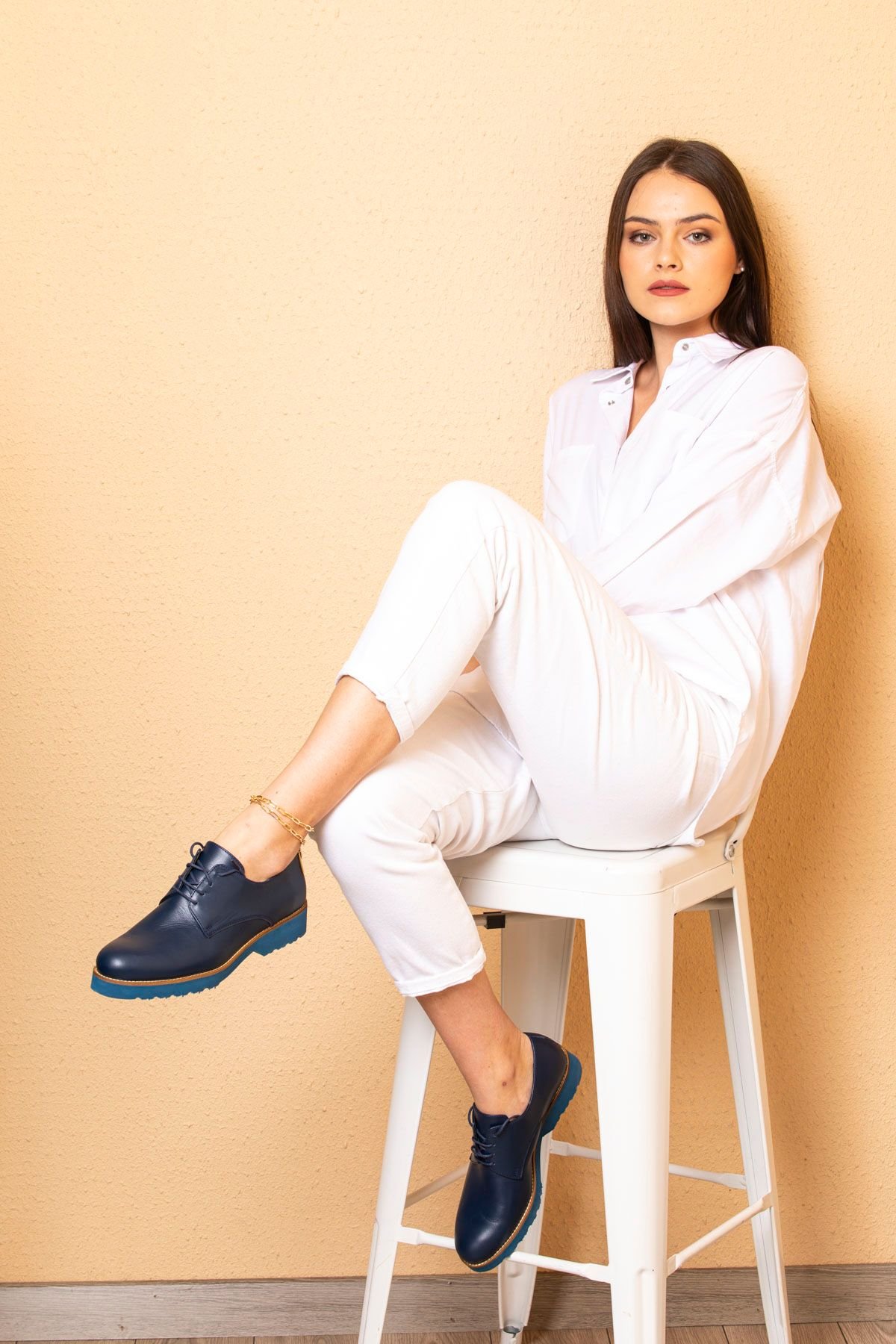 Elegante Marineblaue Leder Plateau Schuhe - Qualitatives Lederprodukt Hergestellt Von Sultani̇ Ayakkabi Sanayi̇ Ve Ti̇caret Anoni̇m Şi̇rketi̇. Kontakt Für B2B-Bestellungen.