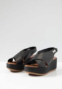 Womens Black Leather Crisscross Platform Sandals - Quality Leather Product Manufactured By Lota Ayakkabi Ve Deri̇ San. Ve Ti̇c. A.ş.. Contact For B2B Orders.