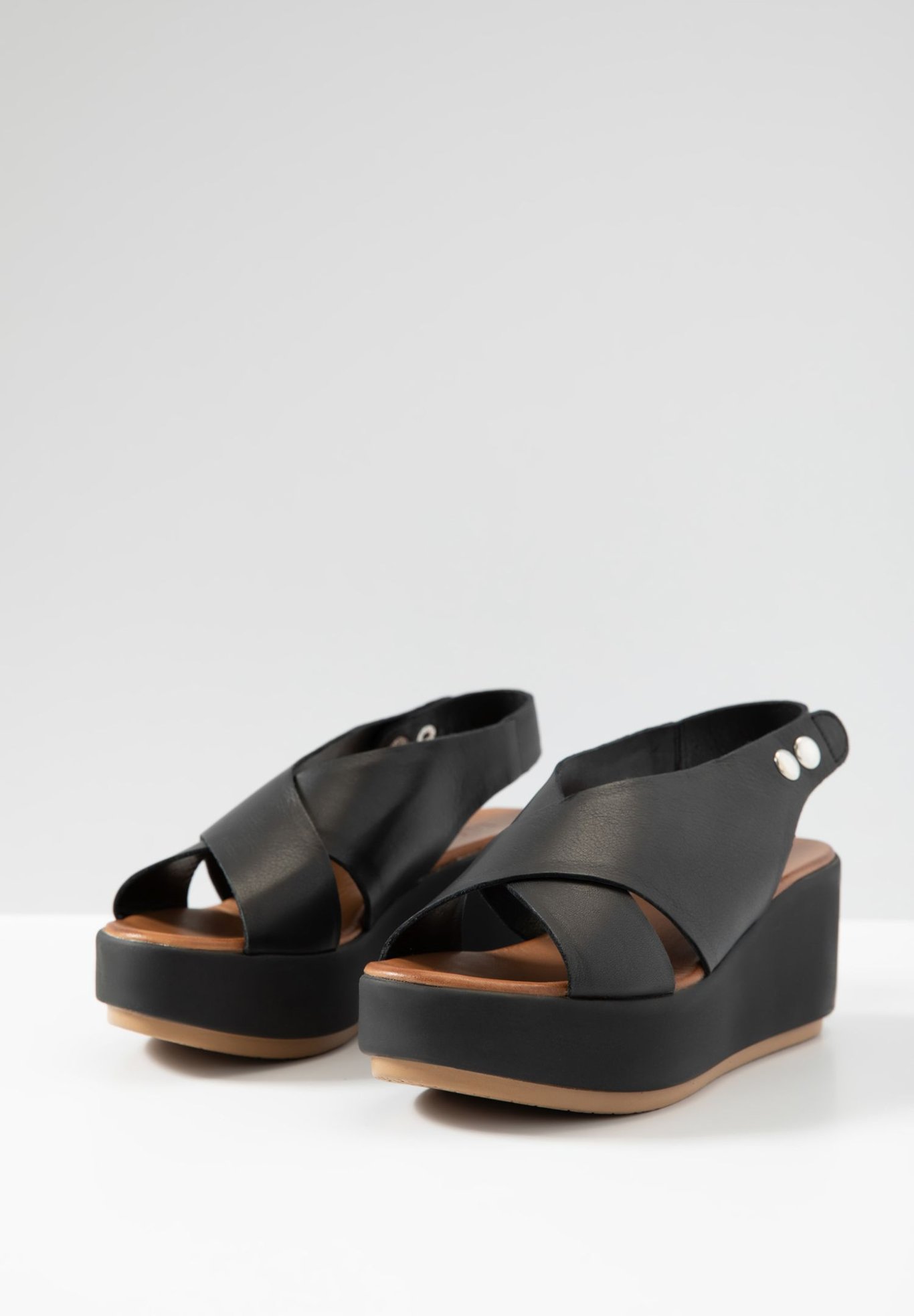 Womens Black Leather Crisscross Platform Sandals - Quality Leather Product Manufactured By Lota Ayakkabi Ve Deri̇ San. Ve Ti̇c. A.ş.. Contact For B2B Orders.