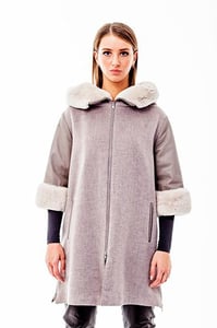 Damen Luxuriöser Pelzbesatz Kapuzenmantel - Qualitatives Lederprodukt Hergestellt Von Süed Mod Deri̇ci̇li̇k San Ve Ti̇c Ltd. Şti̇.. Kontakt Für B2B-Bestellungen.