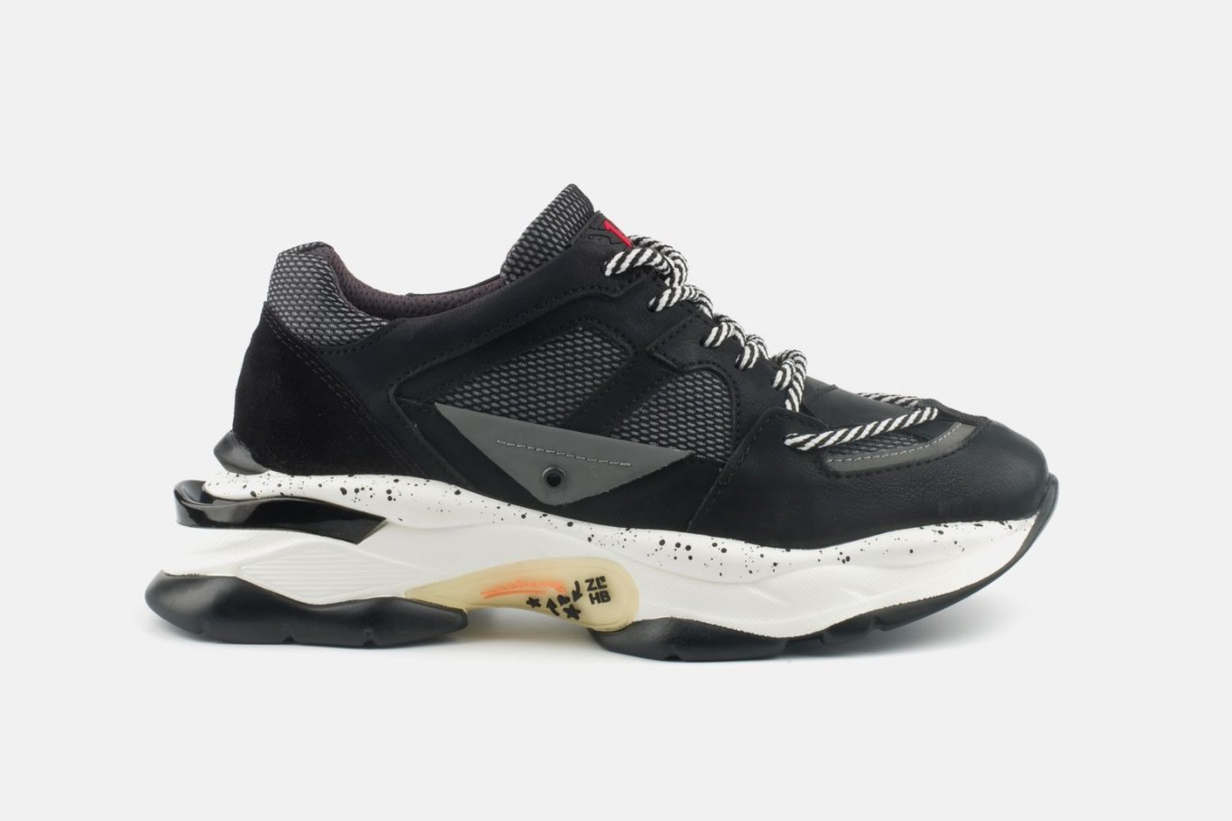 SİYAH BAĞCIK DETAYLI SNEAKER