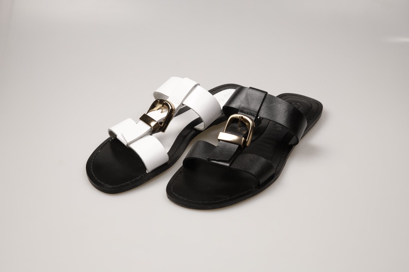 Premium Quality Real Leather Tpu Sole Slippers - Quality Leather Product Manufactured By Cabulli Ayakkabicilik Ve Kuyumculuk İnşaat Teksti̇l San. Ti̇c. Ltd. Şti̇.. Contact For B2B Orders.