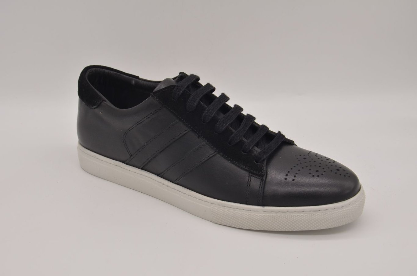 Black Leather Suede Detail Perforated Toe Sneaker - Quality Leather Product Manufactured By Çetsan Ayakkabı Sanayi Ve Ticaret Limited Şirketi. Contact For B2B Orders.