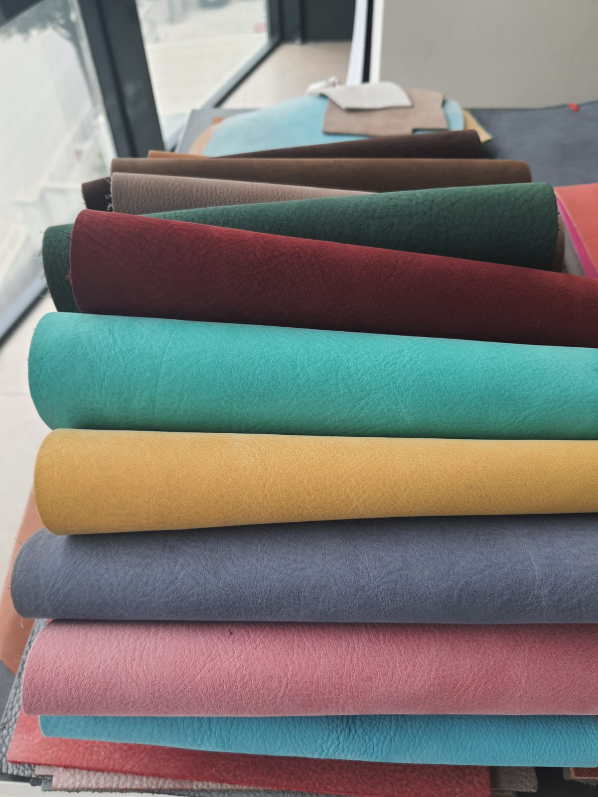 Lebendige Farben Feingenarbtes Hochwertiges Boxcalf Leder - Qualitatives Lederprodukt Hergestellt Von Çubukçuoğlu Deri̇ San Ve Ti̇c A.ş.. Kontakt Für B2B-Bestellungen.