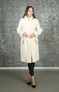 Eleganter Damen Lammfell Shearling Mantel Cremebeige - Qualitatives Lederprodukt Hergestellt Von Rubi̇s Deri̇ci̇li̇k San. Ve Ti̇c. Ltd. Şti̇.. Kontakt Für B2B-Bestellungen.