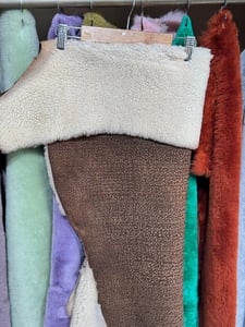 Rich Brown Textured Ovine Shearling Leather - Quality Leather Product Manufactured By Nuh Tüfekci̇ Deri̇ Sanayi̇ Ve Ti̇caret Li̇mi̇ted Şi̇rketi̇. Contact For B2B Orders.