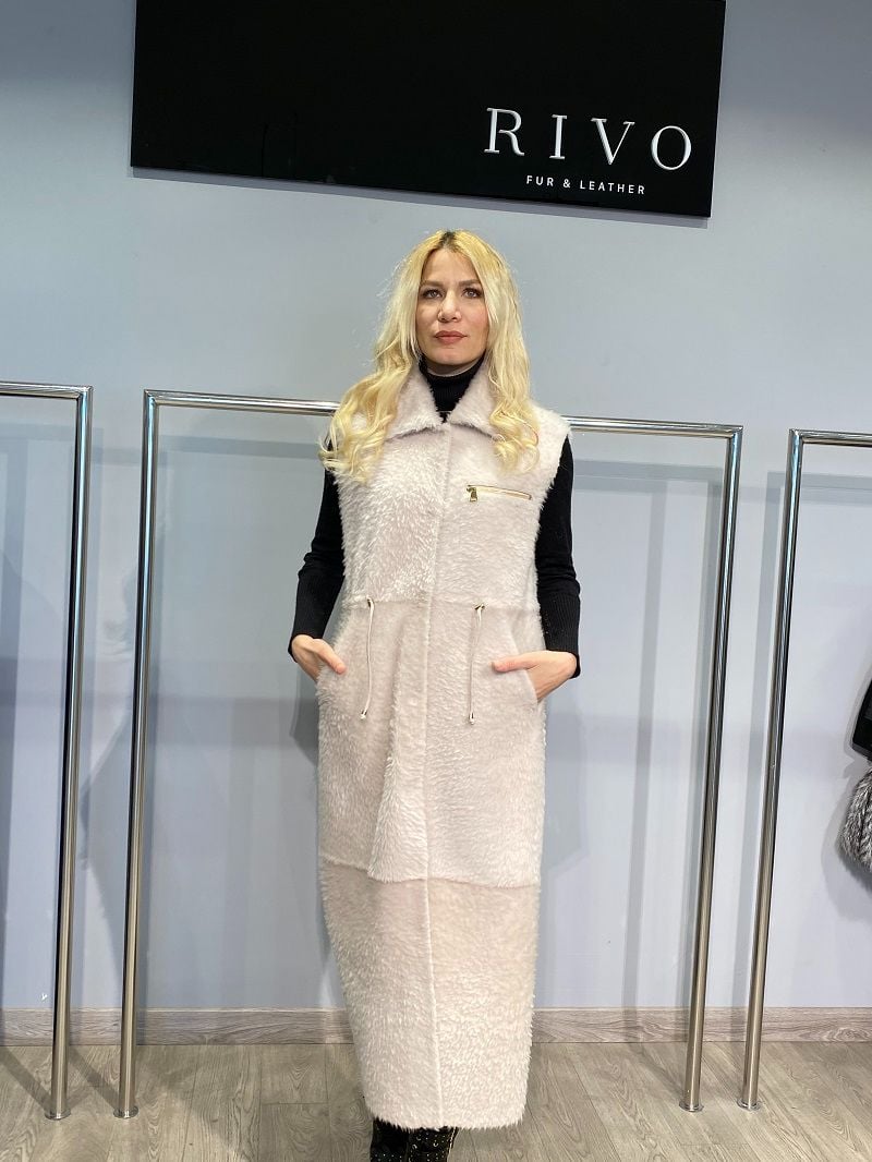 Damen Eleganter Langer Shearling Weste Stil - Qualitatives Lederprodukt Hergestellt Von Ri̇-Vo Deri̇ Ve Teks. San. Ti̇c. Ltd. Şti̇.. Kontakt Für B2B-Bestellungen.