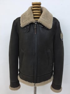 Herren Dunkelbraune Shearling Pilotenjacke Stil - Qualitatives Lederprodukt Hergestellt Von Merino Kürk San Ve Tic Ltd Şti. Kontakt Für B2B-Bestellungen.