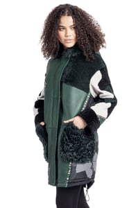 Damen Luxuriöser Patchwork Lammfell Leder Mantel - Qualitatives Lederprodukt Hergestellt Von G.r. Deri̇ Teksti̇l Ayakkabi Ve Hedi̇yeli̇k  Eşya Ürünleri̇ San.ve Ti̇c. Ltd. Şti̇.. Kontakt Für B2B-Bestellungen.