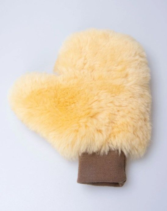 Luxuriöser Lammfell Pflegehandschuh Für Tiefen Glanz - Qualitatives Lederprodukt Hergestellt Von As Erdoğan Deri̇ San. Ti̇c. Ltd. Şti̇.. Kontakt Für B2B-Bestellungen.