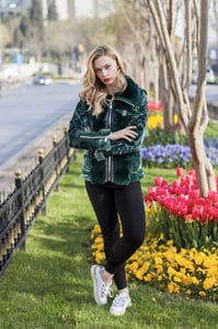 Стильная Изумрудная Байкерская Куртка Мехом - Качественный Кожаный Продукт Производства G.r. Deri̇ Teksti̇l Ayakkabi Ve Hedi̇yeli̇k  Eşya Ürünleri̇ San.ve Ti̇c. Ltd. Şti̇.. Обращайтесь Для B2B Заказов.