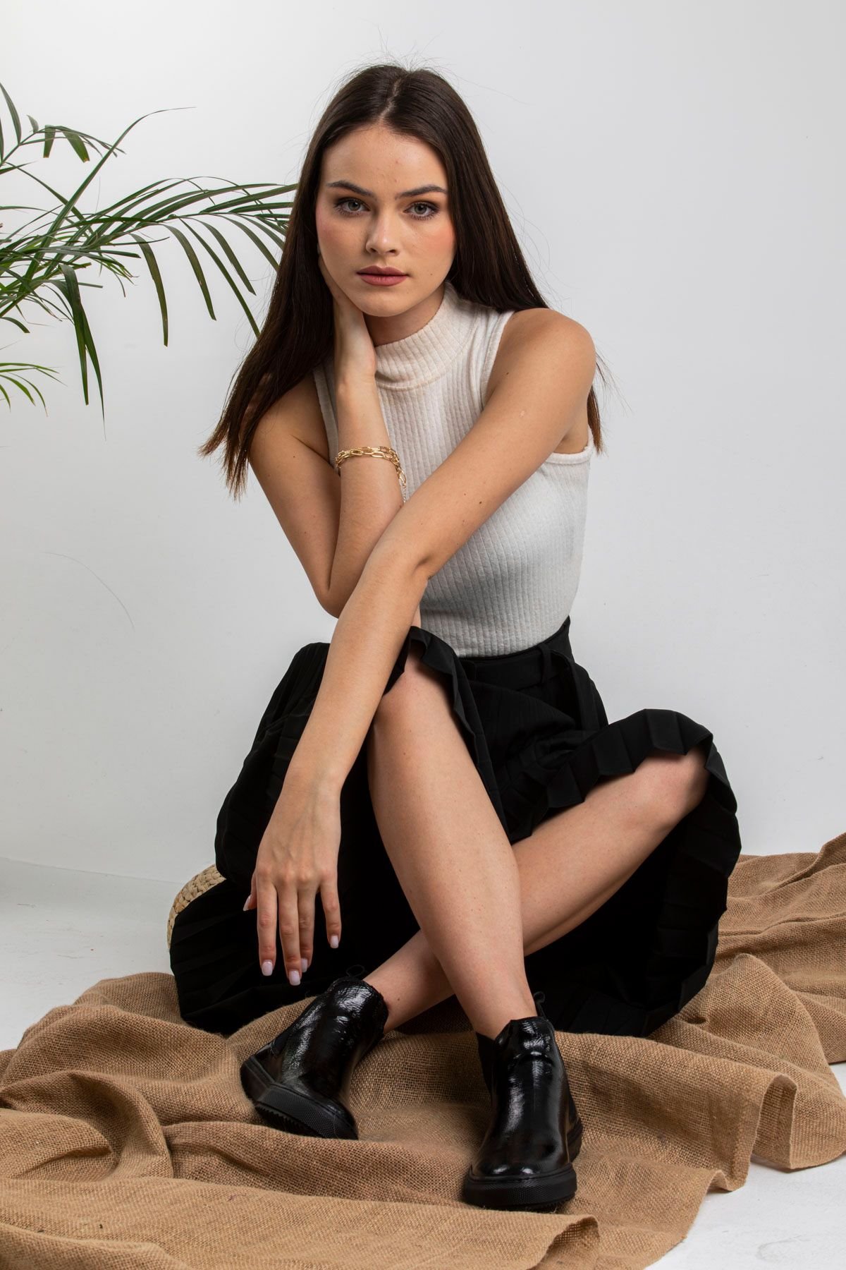 Schwarze Leder Chelsea Stiefeletten Plateau Design - Qualitatives Lederprodukt Hergestellt Von Sultani̇ Ayakkabi Sanayi̇ Ve Ti̇caret Anoni̇m Şi̇rketi̇. Kontakt Für B2B-Bestellungen.