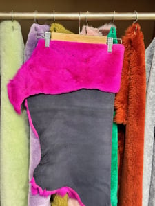Vivid Fuchsia Ovine Shearling Premium Quality - Quality Leather Product Manufactured By Nuh Tüfekci̇ Deri̇ Sanayi̇ Ve Ti̇caret Li̇mi̇ted Şi̇rketi̇. Contact For B2B Orders.