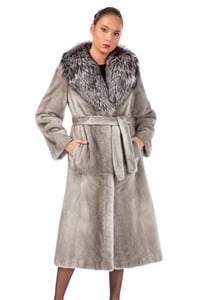 Eleganter Wintermantel Mit Luxuriösem Pelzkragen - Qualitatives Lederprodukt Hergestellt Von F.o.u.r.m.i̇.e. Deri̇ Sanayi̇ Diş Ti̇caret Ltd.şti̇.. Kontakt Für B2B-Bestellungen.