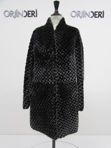 Eleganter Lammfell Shearling Mantel Gemustert - Qualitatives Lederprodukt Hergestellt Von Orjin Deri Konfeksiyon San. Ve Tic. A.s.. Kontakt Für B2B-Bestellungen.
