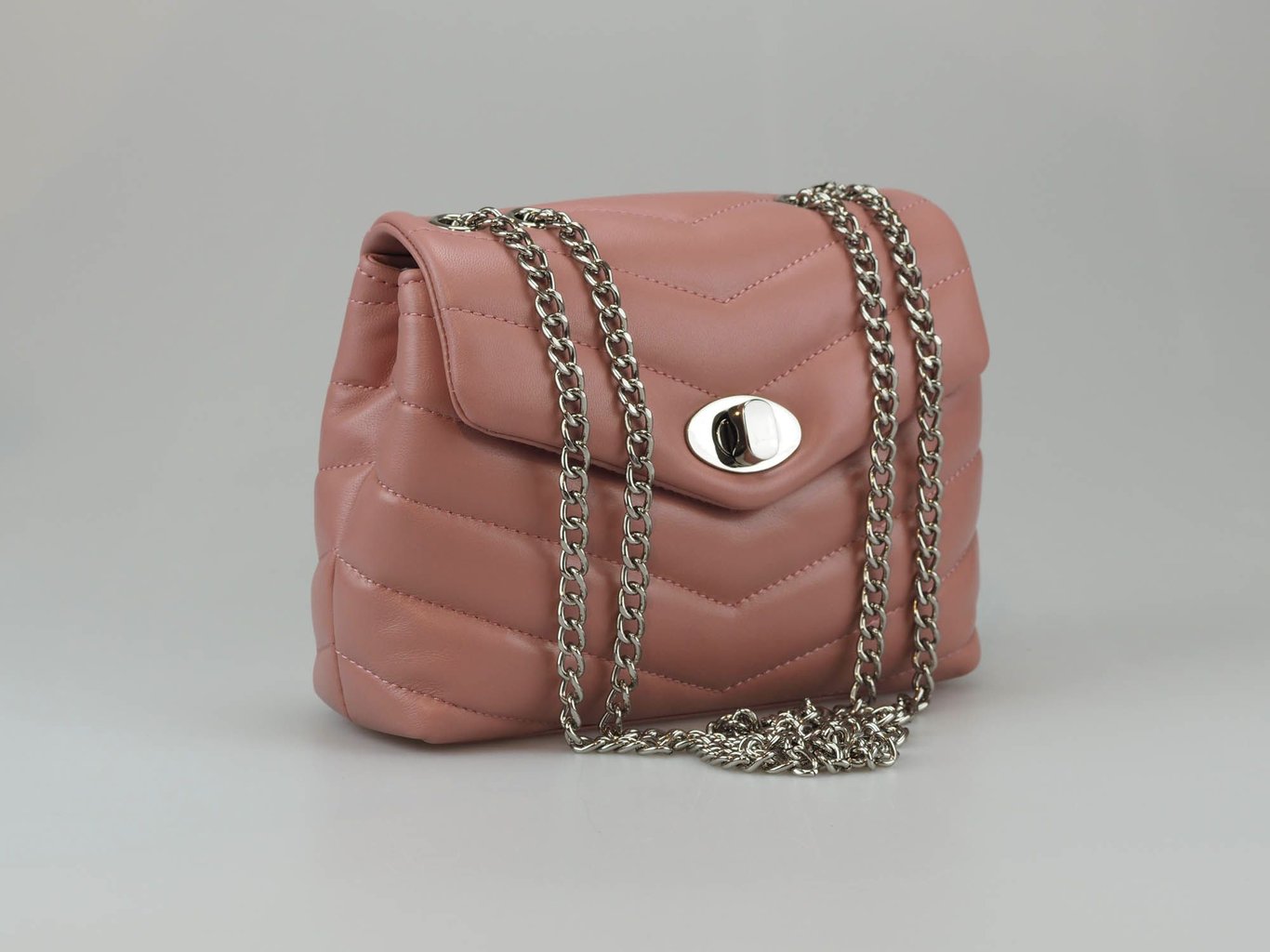 Chic Dusty Pink Quilted Leather Shoulder Bag With Silver Chain - Quality Leather Product Manufactured By Süren Deri̇ Ürünleri̇ San. Ve Ti̇c. Ltd. Şti̇. Contact For B2B Orders.