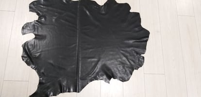 Premium Vegetal Tanned Ovine Garment Leather - Quality Leather Product Manufactured By Csmi̇r Deri̇ Teksti̇l Gida Petrol Ürünleri̇ Turi̇zm İnşaat Sanayi̇ Ve Ti̇caret Li̇mi̇ted Şi̇rketi̇. Contact For B2B Orders.