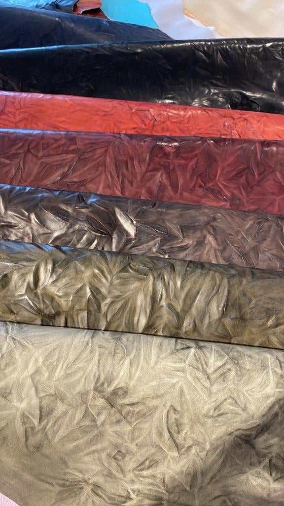 Einzigartige Geknitterte Textur Premium Rindleder - Qualitatives Lederprodukt Hergestellt Von Ahi Deri Sanayi Ve Dis Tic Ltd Sti. Kontakt Für B2B-Bestellungen.