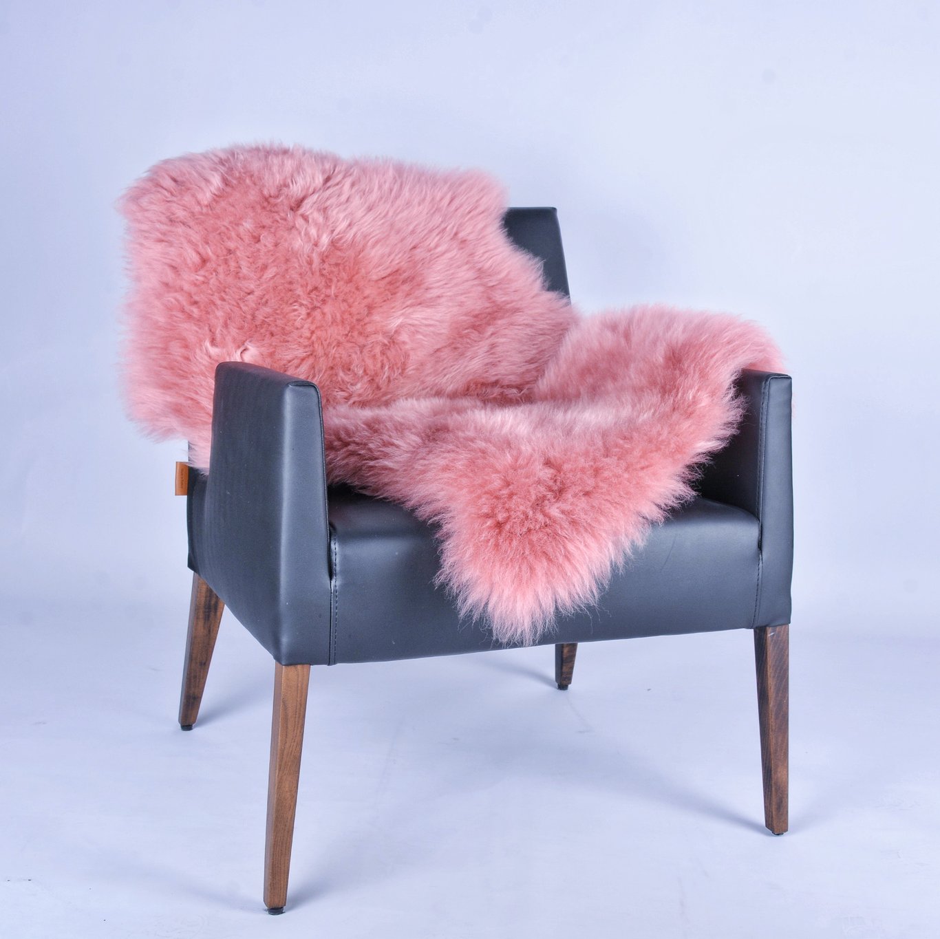  Chrome Tannage House-Furniture Furnishing - Quality Leather Product Manufactured By Dabbagh Deri̇ Teks. San. Ti̇c. Ltd. Şti̇. Contact For B2B Orders.