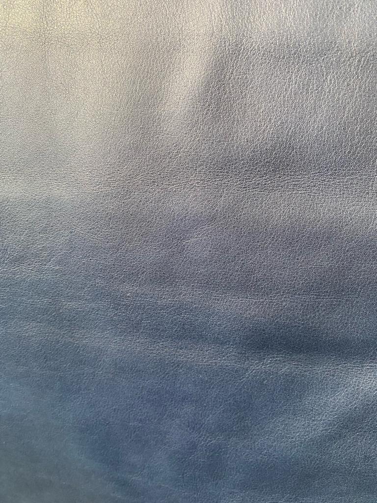 Elegantes Tiefblaues Boxcalf Leder Für Edle Schuhe - Qualitatives Lederprodukt Hergestellt Von Ahi Deri Sanayi Ve Dis Tic Ltd Sti. Kontakt Für B2B-Bestellungen.