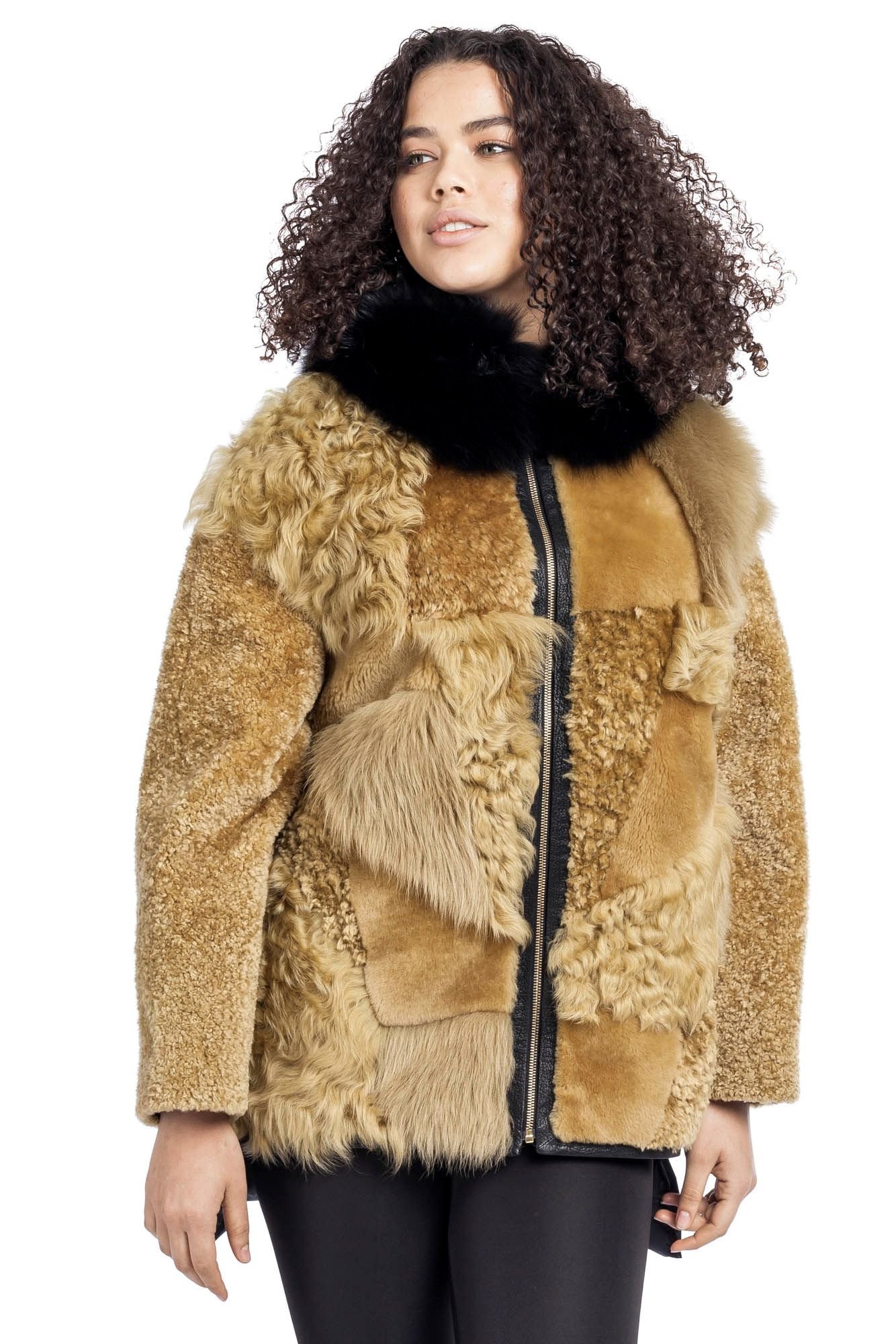 Chic Patchwork Lambskin Fur Detailed Jacket - Quality Leather Product Manufactured By G.r. Deri̇ Teksti̇l Ayakkabi Ve Hedi̇yeli̇k  Eşya Ürünleri̇ San.ve Ti̇c. Ltd. Şti̇.. Contact For B2B Orders.