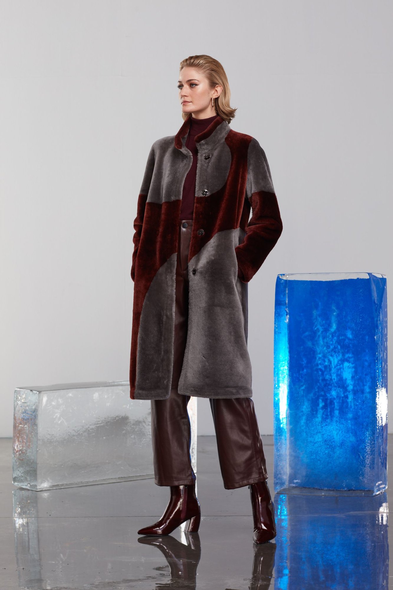 Eleganter Farbblock Lammfellmantel Exklusives Design - Qualitatives Lederprodukt Hergestellt Von Süed Mod Deri̇ci̇li̇k San Ve Ti̇c Ltd. Şti̇.. Kontakt Für B2B-Bestellungen.