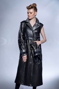 Women's Elegant Quilted Leather Coat Leopard Collar - Quality Leather Product Manufactured By Güler Deri̇ Konf.gida.i̇nş.tur.taş.day.day.tük.mal.san. Ve Ti̇c Ltd.şti̇. Contact For B2B Orders.