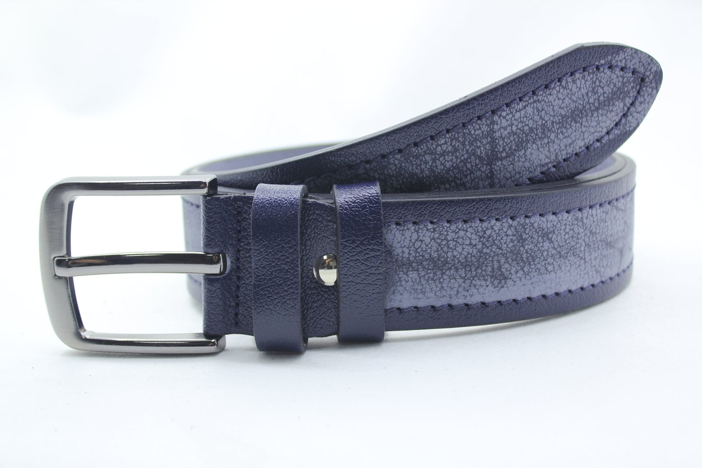 Mens Distressed Navy Leather Modern Buckle Belt - Quality Leather Product Manufactured By Hi̇cret Deri̇ Mamülleri̇ San. Ve Ti̇c. Ltd. Şti̇.. Contact For B2B Orders.