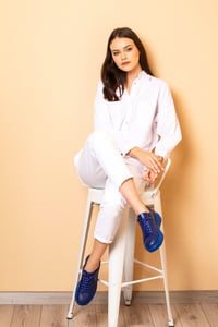 Lebhafte Blaue Leder Plateau Sneaker Damen - Qualitatives Lederprodukt Hergestellt Von Sultani̇ Ayakkabi Sanayi̇ Ve Ti̇caret Anoni̇m Şi̇rketi̇. Kontakt Für B2B-Bestellungen.