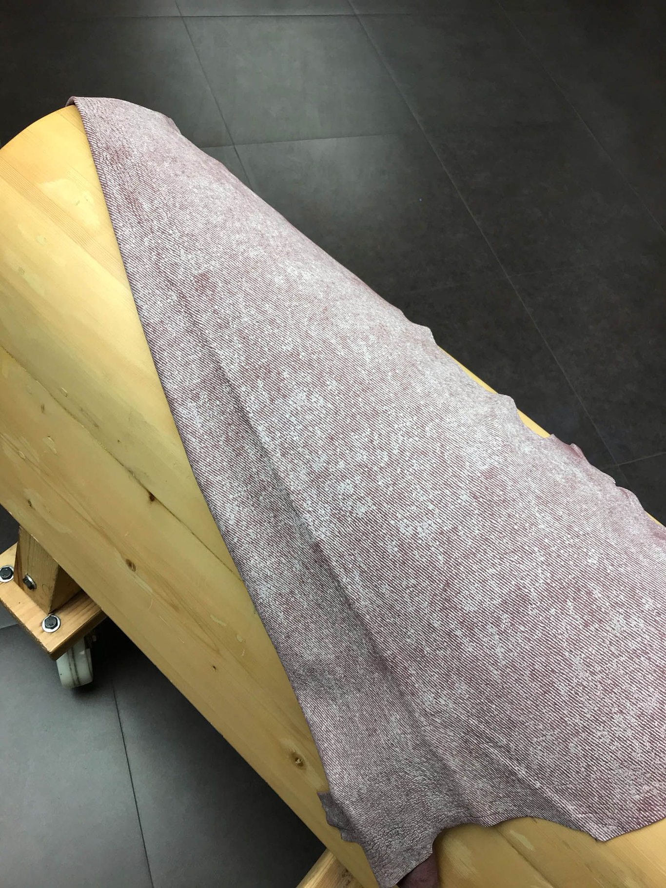 Unique Textured Ovine Leather For Apparel - Quality Leather Product Manufactured By Çeti̇nkaya Kürk Deri̇ Konfeksi̇yon Tarim Sanayi̇ Ve  Ti̇caret Li̇mi̇ted Şi̇rketi̇. Contact For B2B Orders.