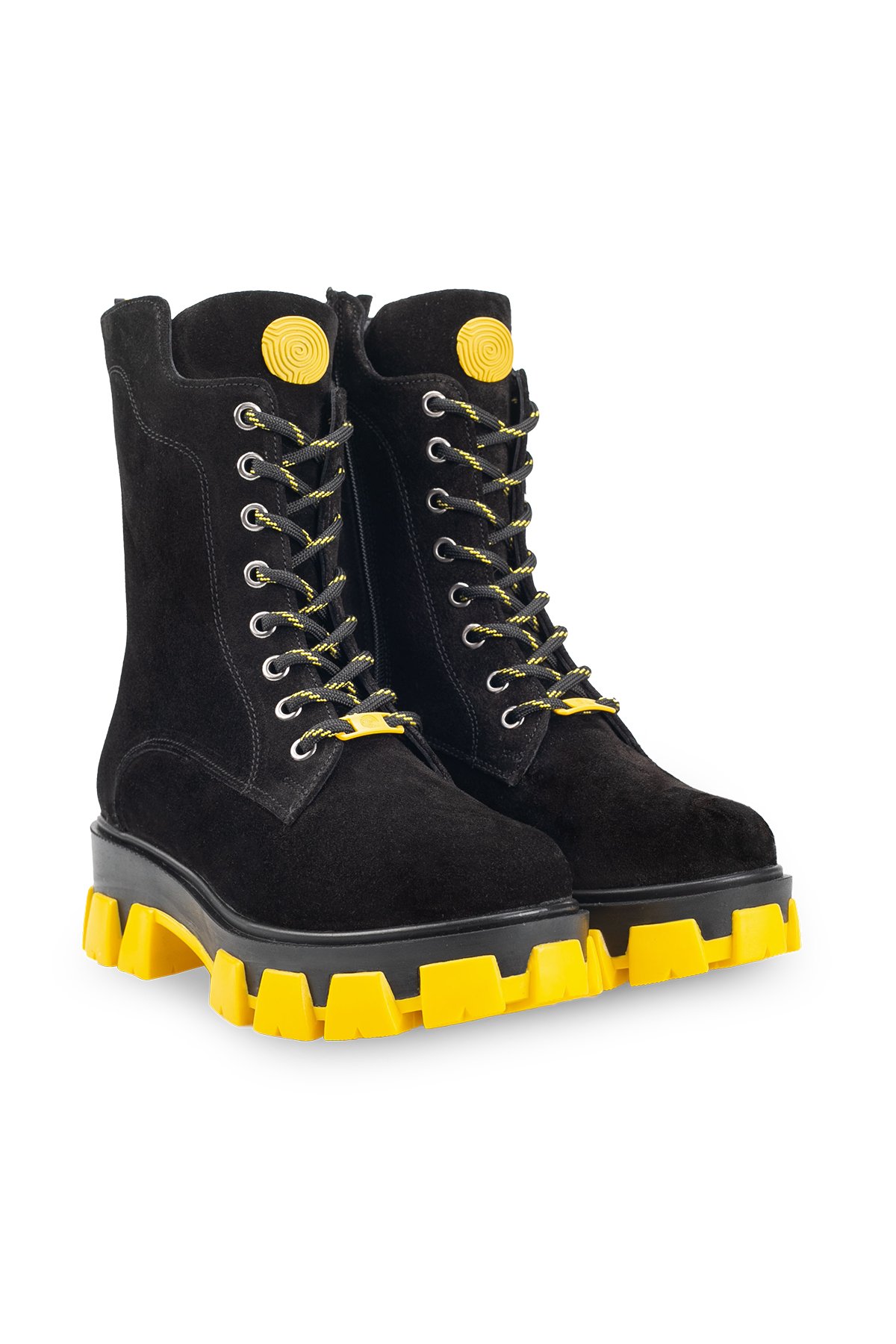Schwarze Wildleder Stiefel Mit Gelber Profilsohle - Qualitatives Lederprodukt Hergestellt Von Eternal Ayk. Ve Teks. San.ve Ti̇c. Ltd. Şti̇. Kontakt Für B2B-Bestellungen.