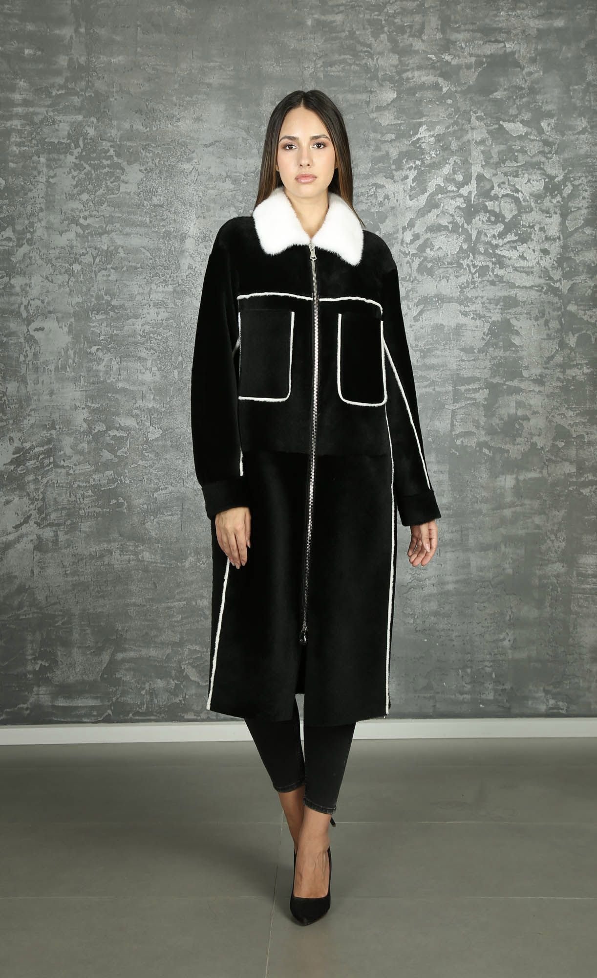 Chic Black White Contrast Fur Collar Coat - Quality Leather Product Manufactured By Rubi̇s Deri̇ci̇li̇k San. Ve Ti̇c. Ltd. Şti̇.. Contact For B2B Orders.
